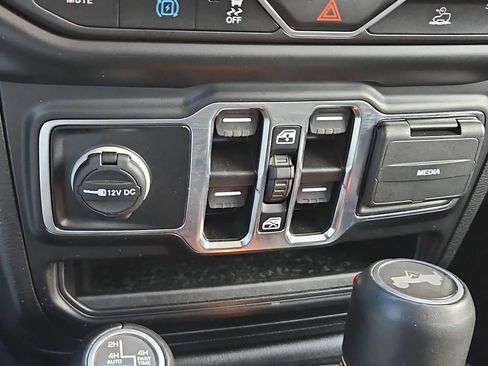 Used 2023 Jeep Wrangler Sahara image 30