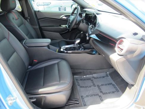 Used 2025 Chevrolet Trax RS image 9