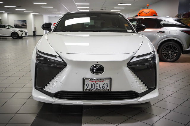 Certified 2023 Lexus RZ 450e Premium w/ Technology Package AWD/4WD image 4