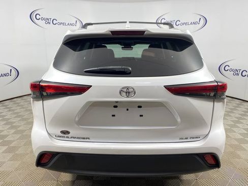 Used 2023 Toyota Highlander XLE AWD/4WD image 5