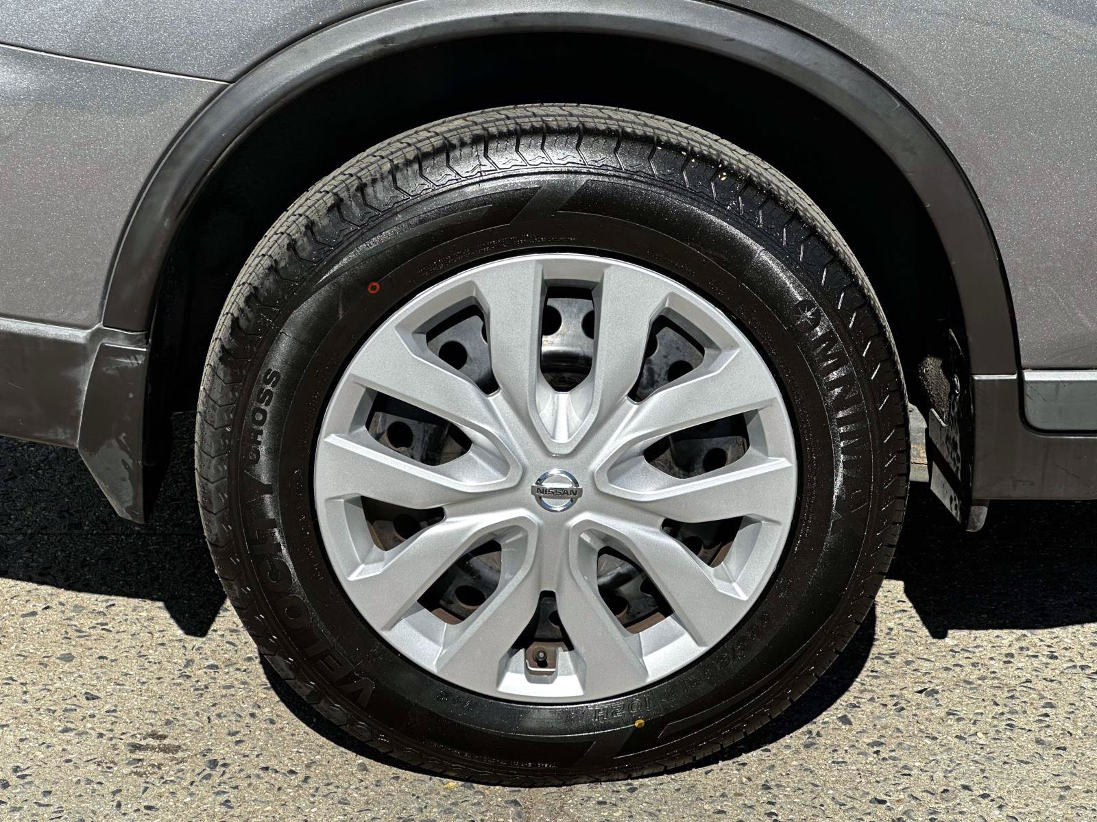 Used 2019 Nissan Rogue S AWD/4WD image 12