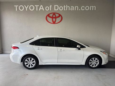 Certified 2025 Toyota Corolla LE image 1