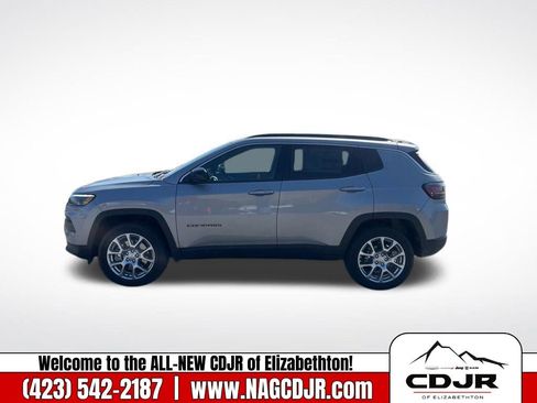 New 2023 Jeep Compass Latitude w/ Sun and Sound Group image 4