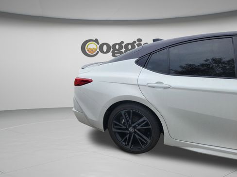 Used 2025 Toyota Camry XSE image 11