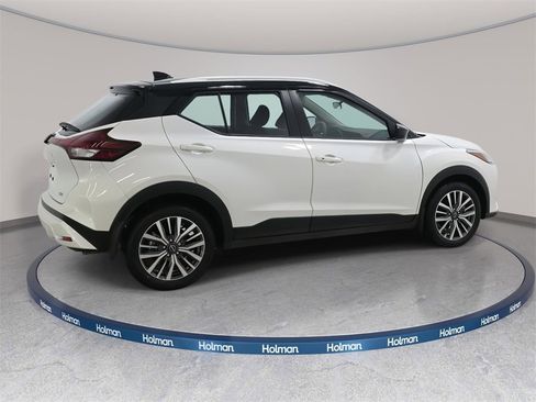 Used 2024 Nissan Kicks SV image 6