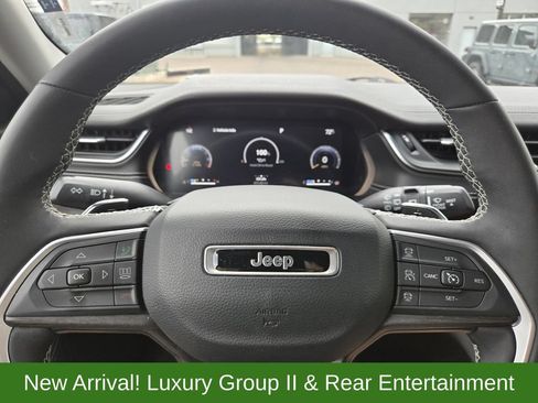 Used 2023 Jeep Grand Cherokee Limited w/ Luxury Tech Group II AWD/4WD image 16