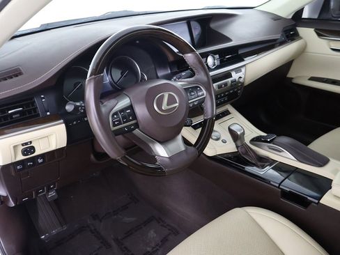 Used 2018 Lexus ES 350 w/ Ultra Luxury Package image 28