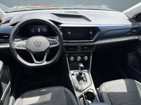 Used 2023 Volkswagen Taos SE w/ Panoramic Sunroof Package AWD/4WD image 17