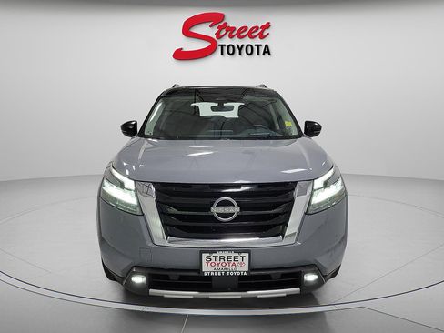 Used 2024 Nissan Pathfinder Platinum image 6