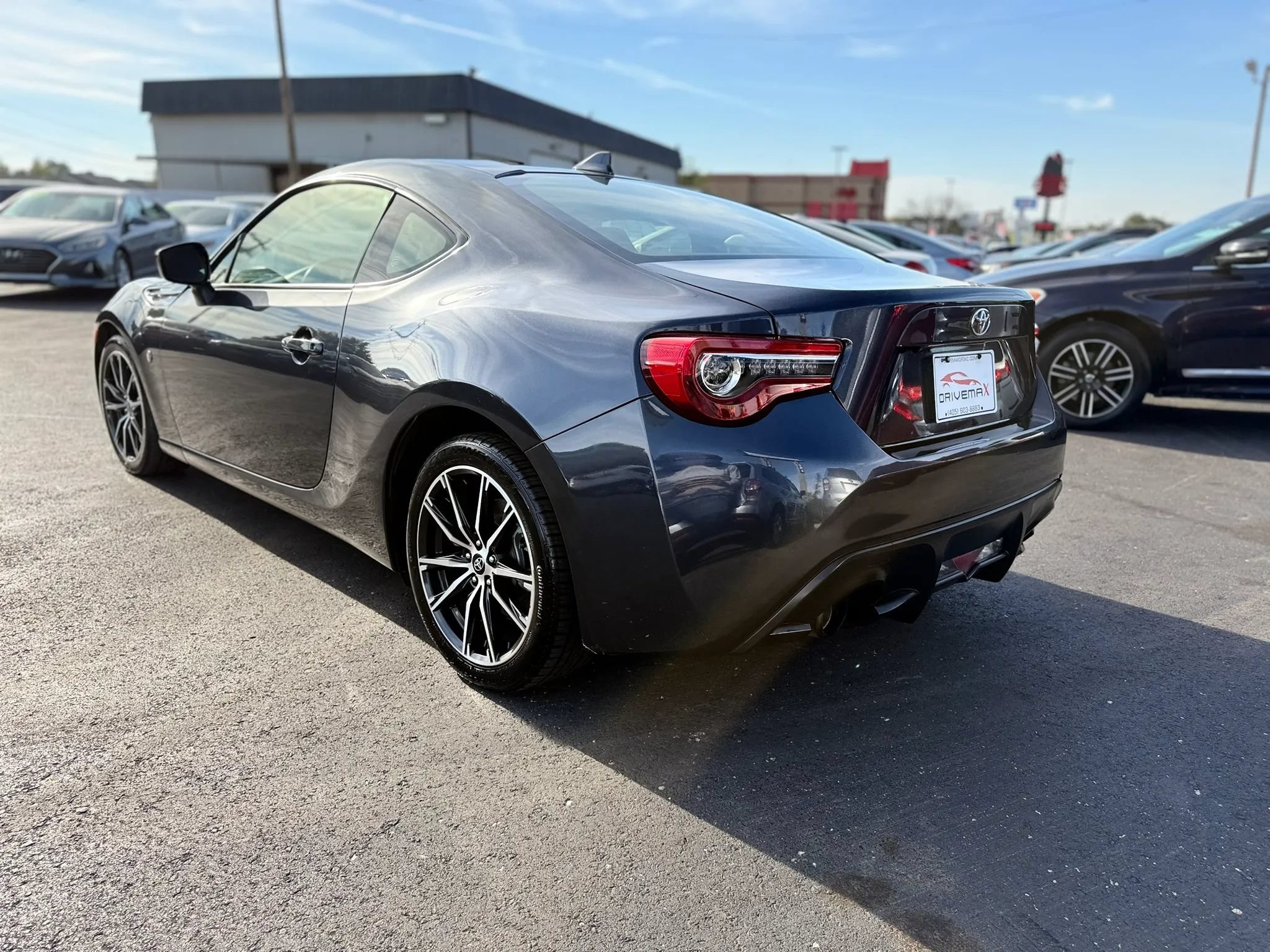 Used 2018 Toyota 86 RWD image 5