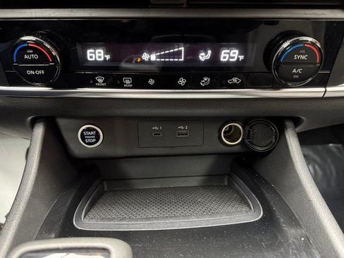 Used 2023 Nissan Rogue SV AWD/4WD image 17