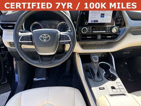 Used 2023 Toyota Highlander XLE AWD/4WD image 18