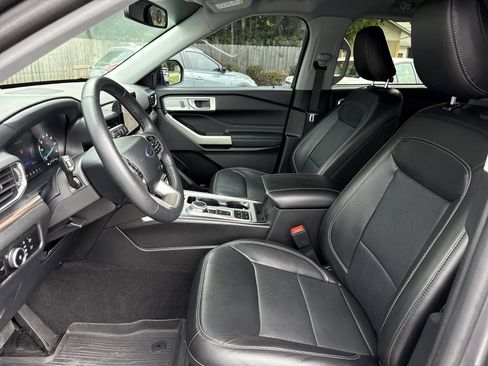 Used 2024 Ford Explorer Limited RWD image 9