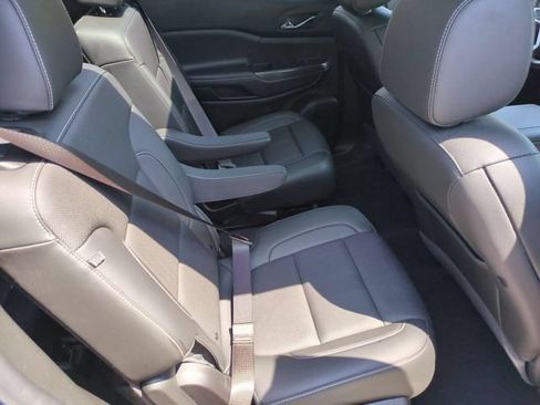 Certified 2023 GMC Acadia SLT w/ Preferred Package AWD/4WD image 28