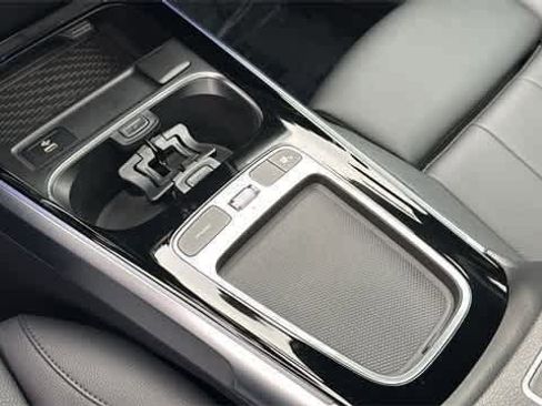 Used 2025 Mercedes-Benz GLB 250 4MATIC image 24