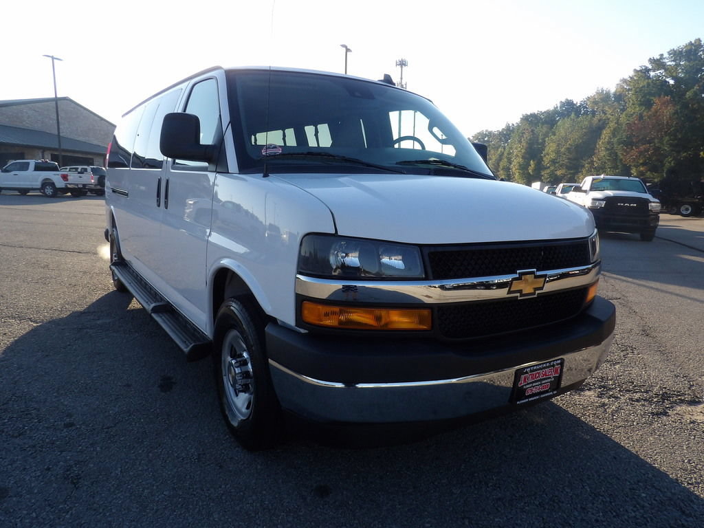 Used 2025 Chevrolet Express 3500 LT w/ LT Preferred Equipment Group RWD image 11