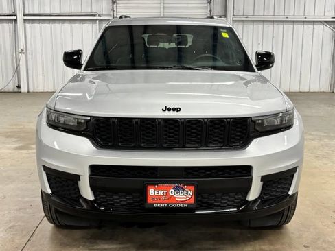 Used 2025 Jeep Grand Cherokee L Altitude RWD image 2