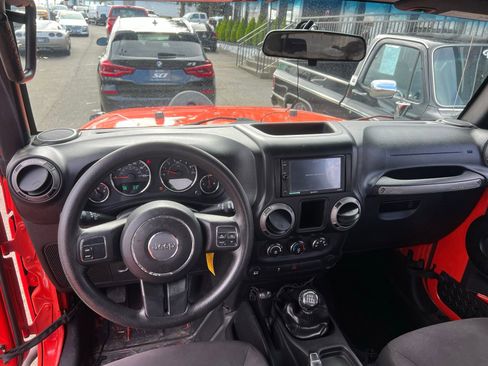 Used 2015 Jeep Wrangler Unlimited Sport image 10