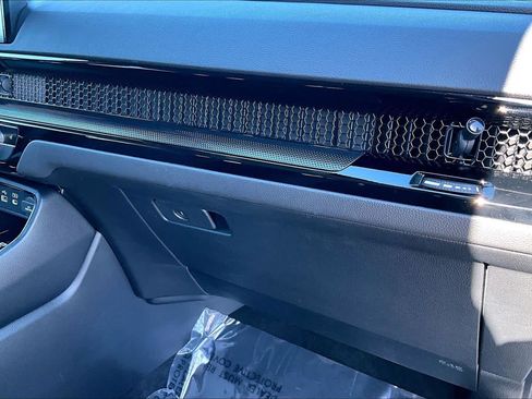 Used 2025 Honda CR-V EX-L image 18
