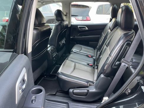 Used 2019 Nissan Pathfinder SL image 14