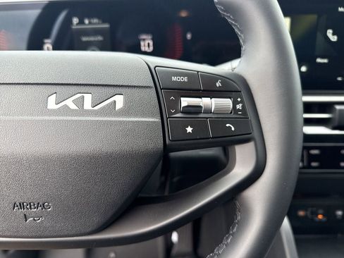 New 2026 Kia Sportage LX FWD image 17