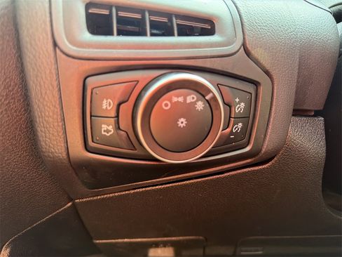 Used 2016 Ford Focus SE w/ SE Sport Package image 21