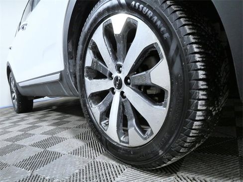 Used 2022 Kia Telluride S image 2