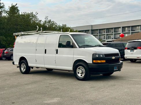 Used 2018 Chevrolet Express 2500 Extended RWD image 18