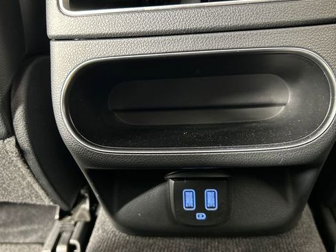 Used 2025 Genesis GV70 2.5T AWD/4WD image 18