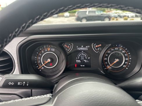 New 2025 Jeep Gladiator Sport image 38