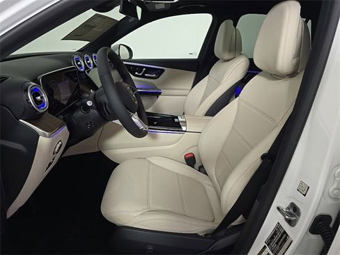 Used 2026 Mercedes-Benz GLC 300 4MATIC image 5