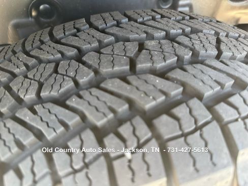 Used 2025 Jeep Wrangler Sport image 12