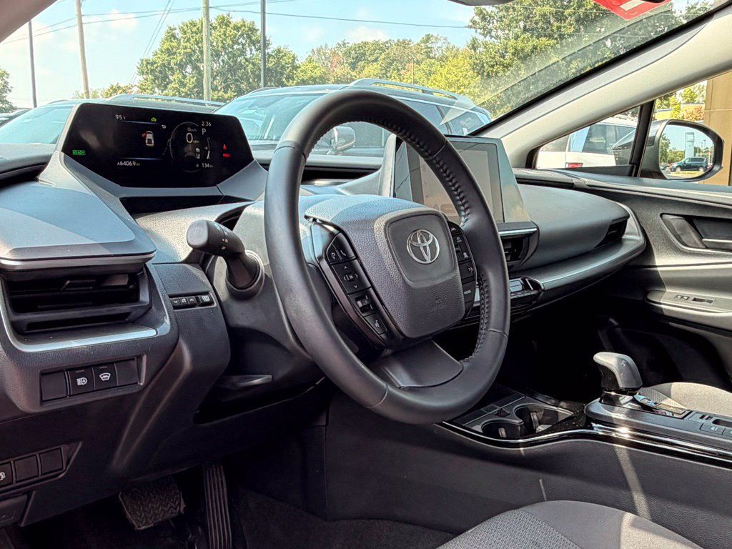 Used 2026 Toyota Prius LE FWD image 10
