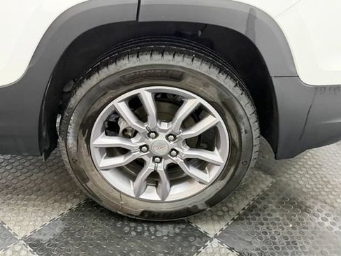Used 2023 GMC Terrain SLT AWD/4WD image 13