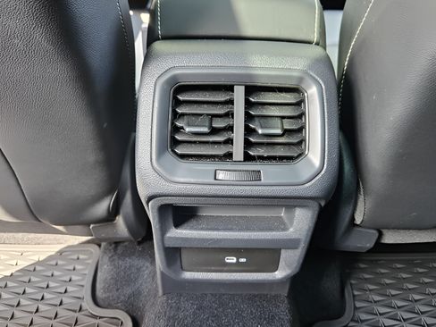 Certified 2022 Volkswagen Taos SEL AWD/4WD image 10