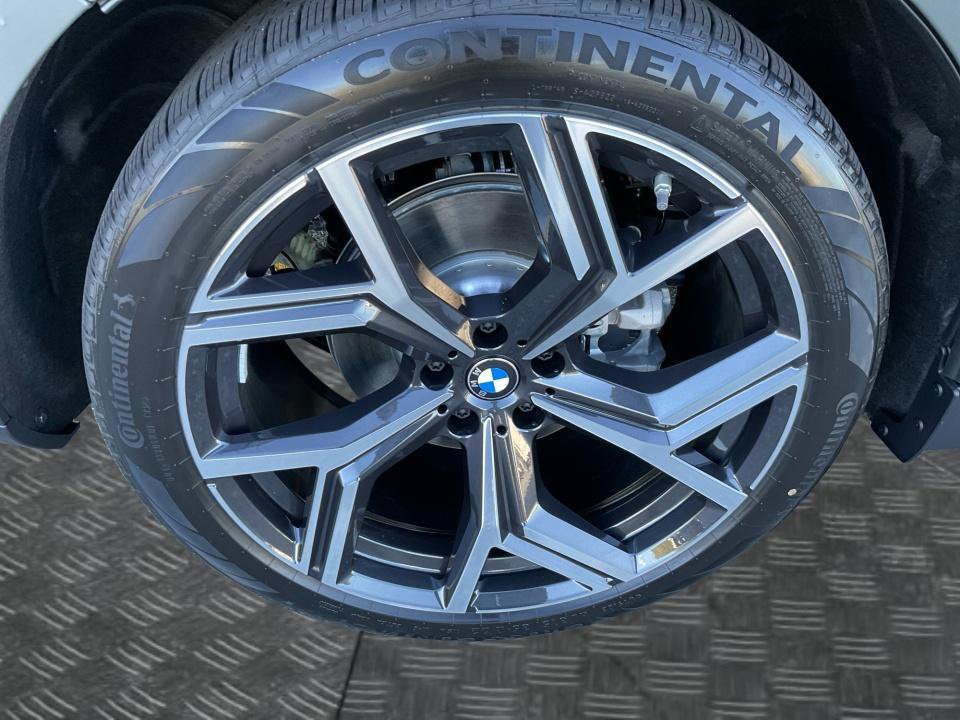 New 2027 BMW X5 xDrive40i w/ Climate Package AWD/4WD image 23
