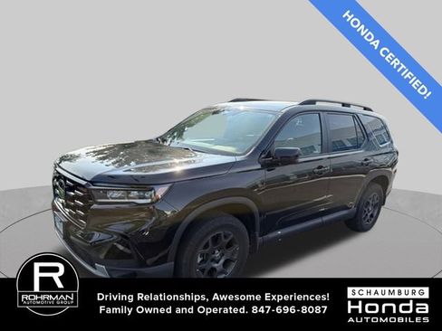 Used 2024 Honda Pilot TrailSport image 1