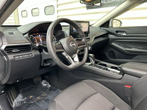 Used 2024 Nissan Altima 2.5 SV w/ SV Premium Package image 10