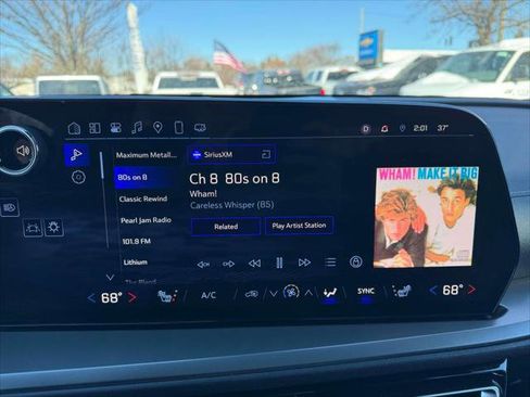 Used 2025 Chevrolet Traverse LT image 26