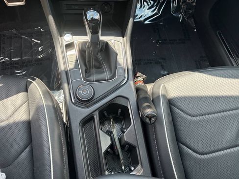 Used 2022 Volkswagen Tiguan SEL R-Line AWD/4WD image 15