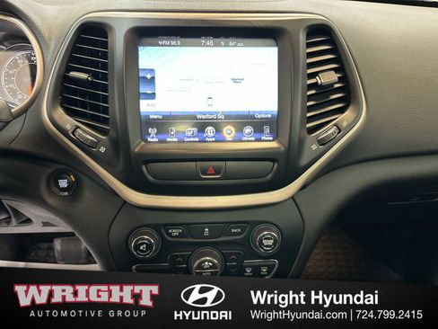 Used 2017 Jeep Cherokee Limited image 25