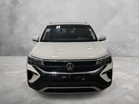 Used 2023 Volkswagen Taos SE w/ Black Wheel Package FWD image 3
