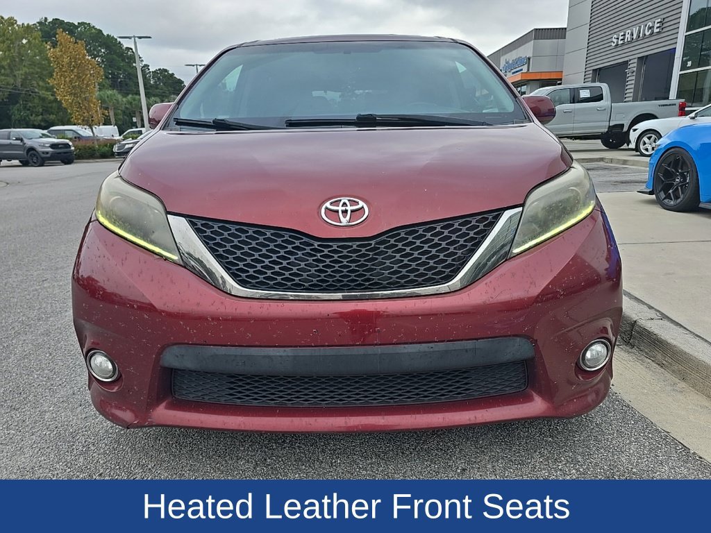 Used 2015 Toyota Sienna SE Premium FWD image 2