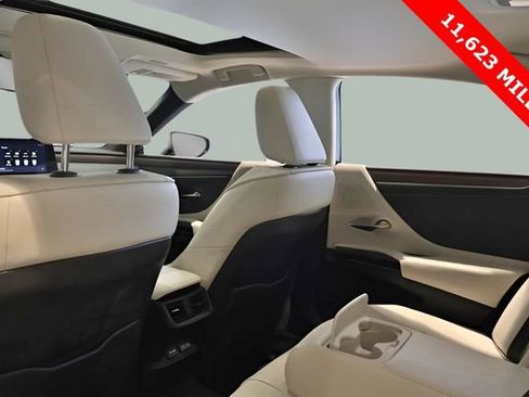 Used 2025 Lexus ES 300h w/ Premium Package image 28