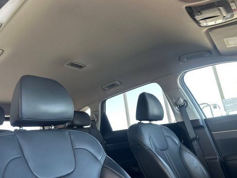 Used 2025 Kia Sorento EX AWD/4WD image 17
