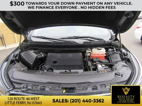 Used 2019 Buick Enclave Essence w/ LPO, Sport Appearance Package image 26