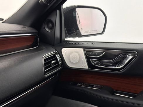 Used 2022 Lincoln Navigator L Reserve w/ Equipment Group 201A image 37