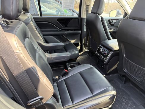 Used 2023 Lincoln Aviator AWD w/ Premium Package image 25