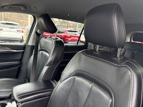 Used 2023 Jeep Grand Cherokee L Limited w/ Luxury Tech Group II image 16