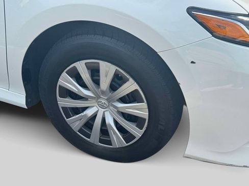 Used 2020 Toyota Camry LE FWD image 7